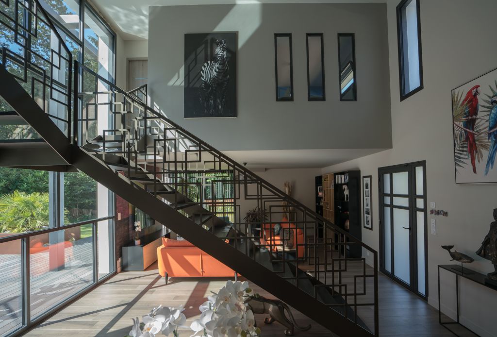 Peinture dans le séjour avec mezzanine - AD Color Peintre Vannes